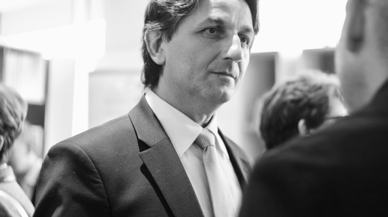 4b812ef7-6186-4629-be57-fecb949e67a0